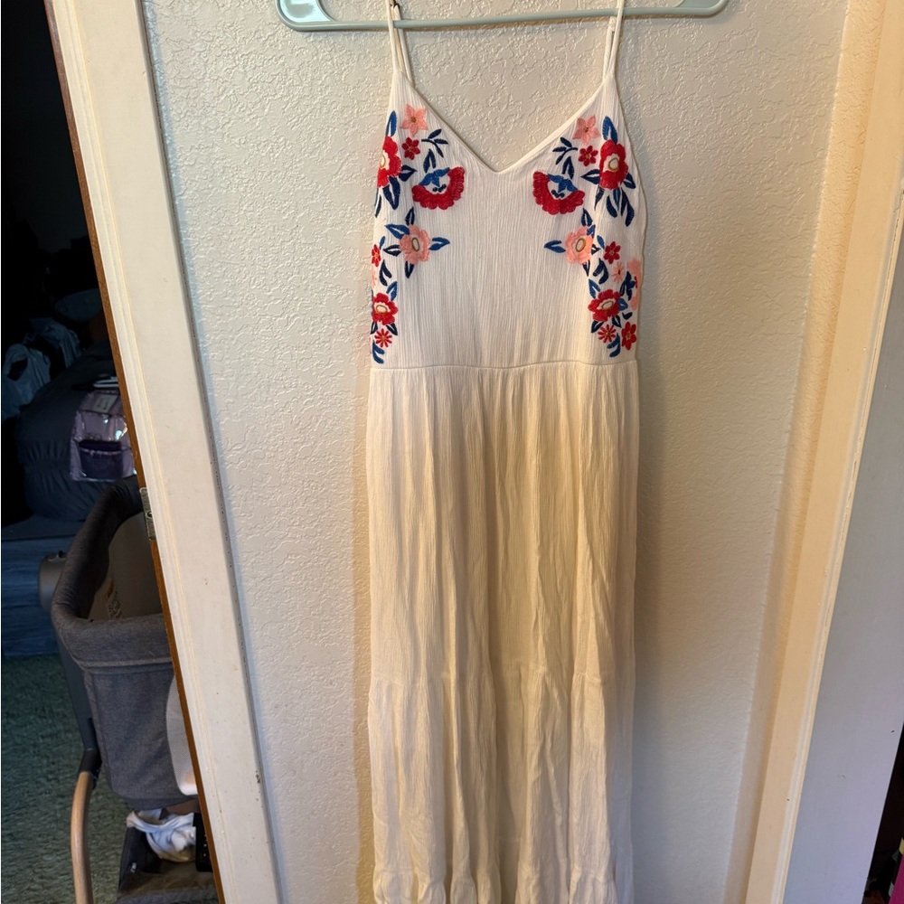 **NWT** Xhilaration Floral Embroidered White Maxi Dress